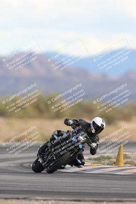 media/Nov-16-2025-Race Pace (Sun) [[8c5fa54630]]/Non Verified Riders (1st 20 Minutes)/5-Turn 15 (110pm)/